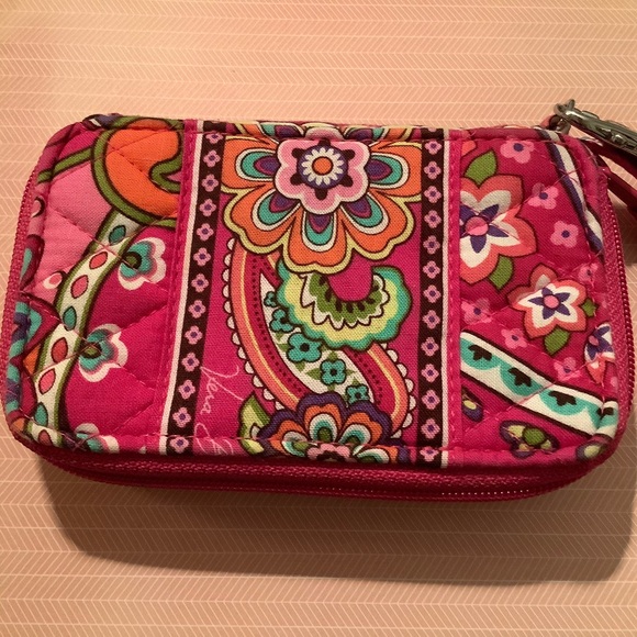 Vera Bradley Carry All Wristlet Wallet. - Picture 3 of 4